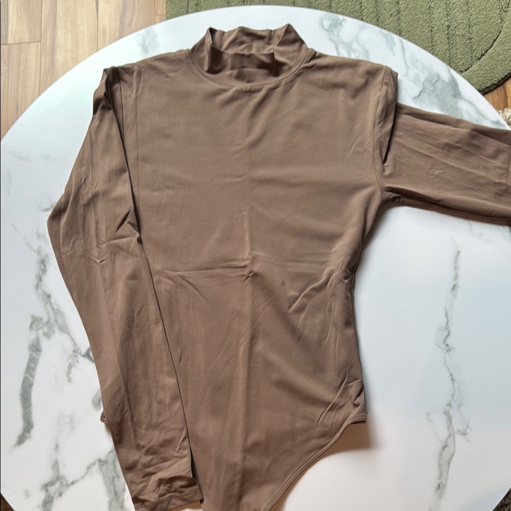 Aritizia Brown Long Sleeve Turtleneck Bodysuit